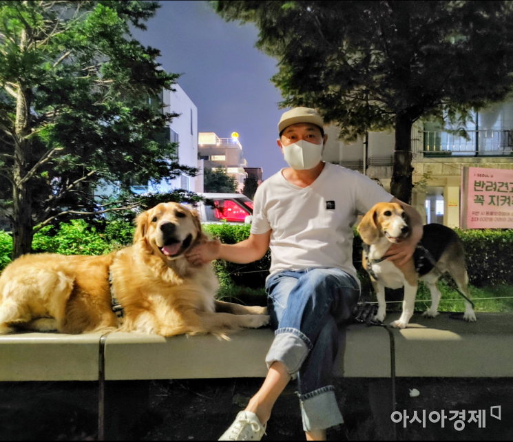 (사진 왼쪽부터) 대박이, 김학묵 대표, 삼식이