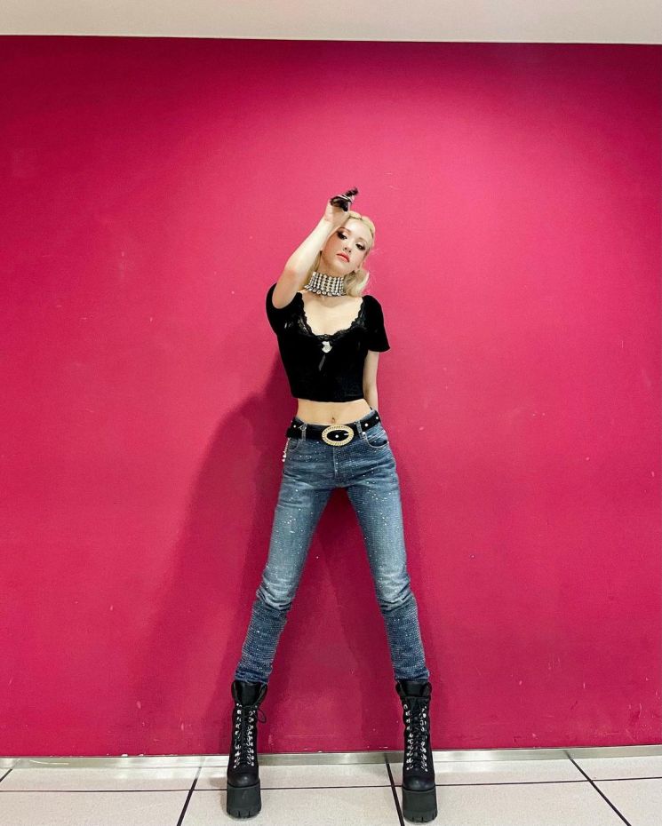 [포토] 전소미 "잘록한 개미허리"