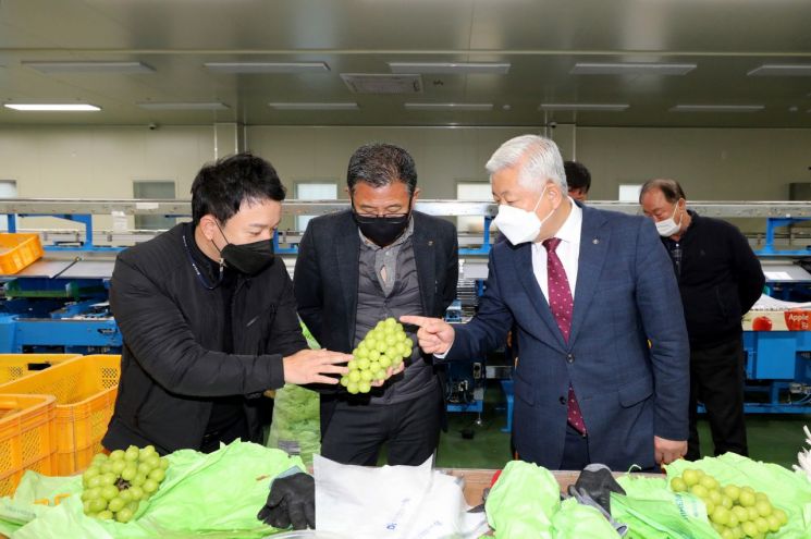 무주산(産) 포도·사과 ‘수출 길 올랐다!’