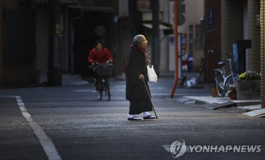 한국보다 일찍이 고령화를 경험한 일본에서는 이미 영 케어러를 위한 각종 복지 서비스를 지원하고 있다. 사진은 기사 중 특정 표현과 관계 없음. / 사진=연합뉴스