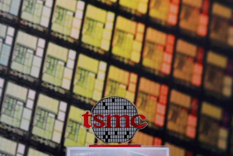 TSMC-삼성 파운드리 격차 더 벌어졌다…"인텔 파운드리가 시장판도 바꿀 것"