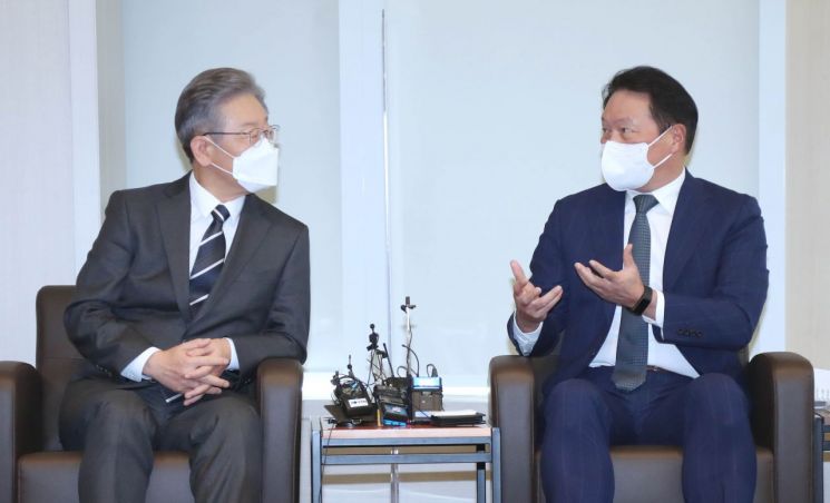 최태원-이재명 "네거티브 규제로 전환해야"…경제계 먼저 찾은 이재명(종합)