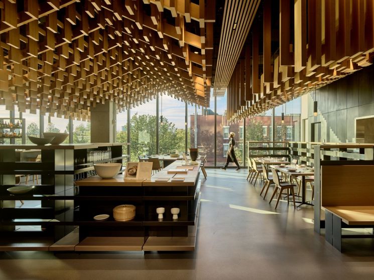 Genesis unveiled its first global brand culture space, 'Genesis House New York' (photo), on the 10th (local time). The photo shows the Genesis restaurant, created in collaboration with Seoul Michelin-starred restaurants and the traditional culture research institute 'Onjium.'<br><br>Photo by Genesis