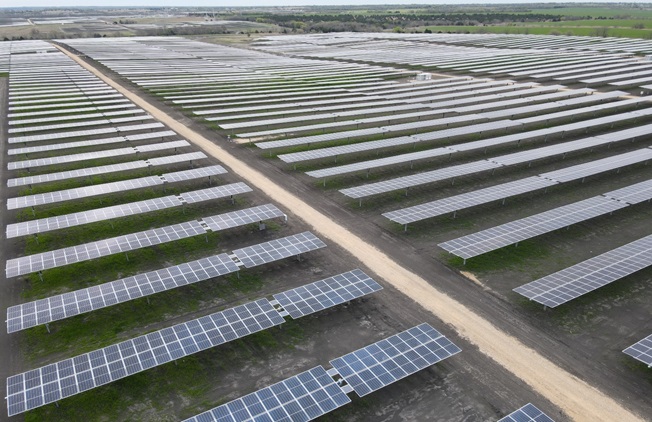 한화큐셀이 미국 텍사스주에 건설한 168메가와트(MW) 규모의 태양광 발전소. 사진은 기사 특정 표현과 무관함. [사진 = 아시아경제DB]