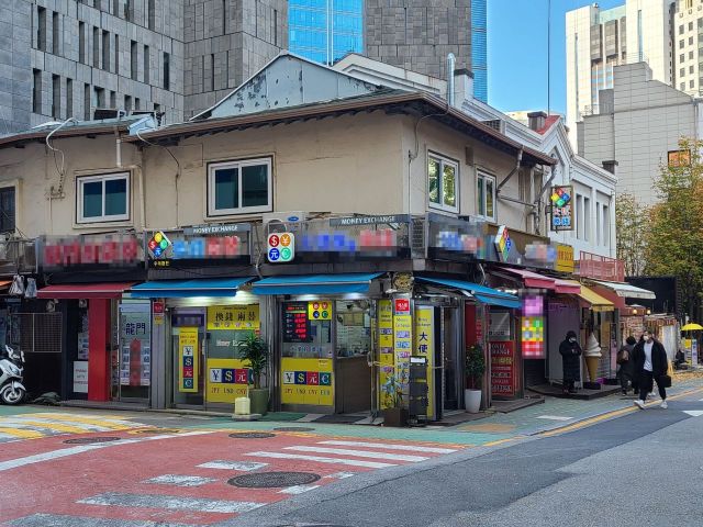 12일 서울 중구 명동에 있는 환전소 거리가 한산하다. 사진=송승섭 기자