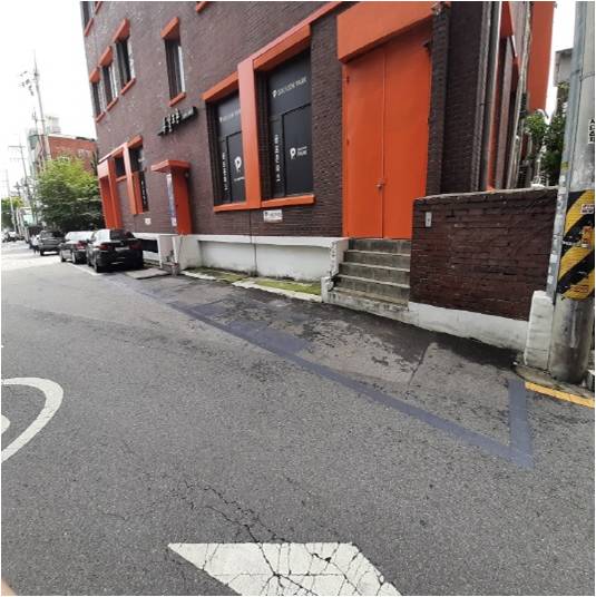 마장초등학교 앞 표시된 노상주차면이 제거된 모습