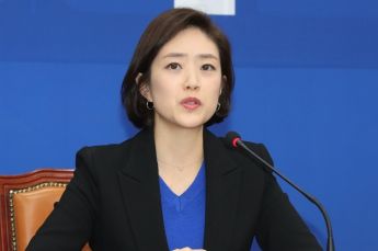 고민정 더불어민주당 의원이 '사전투표 방해 세력이 사진을 조작했다'고 주장한 이준석 국민의힘 대표를 비판했다. [이미지출처=연합뉴스]