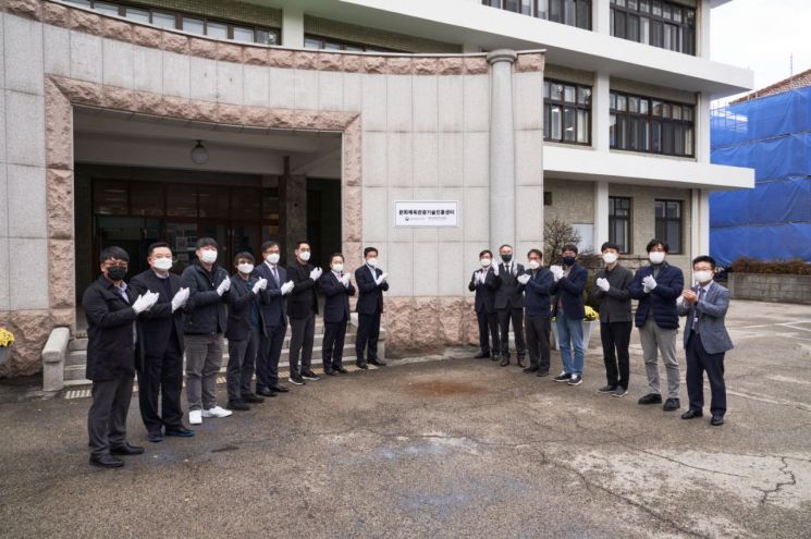 '없는 옷' 입고 'AI 김광석' 듣고…기술이 문화가 되는 순간