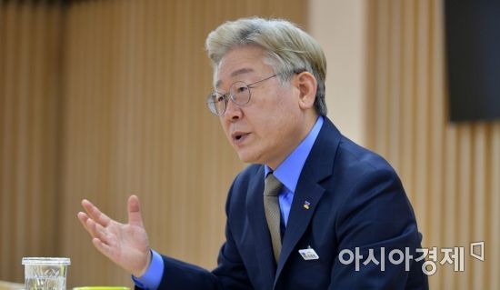 이재명 "메이크업에 35만원?…면접 예상 비용 실화입니까"