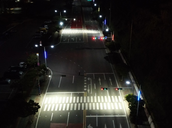 호주 '워홀' 갔다가…20대 한국인 4명, 빗길에 트럭 충돌로 모두 숨져