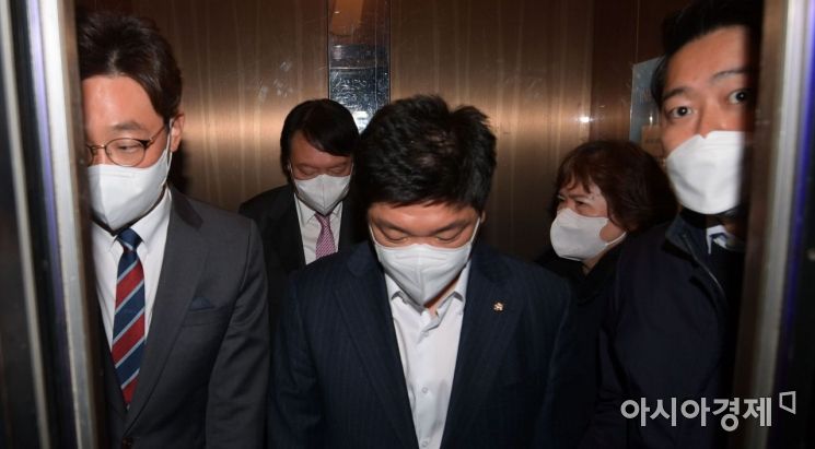 [포토] 윤석열, 천안함 생존장병·유족 면담