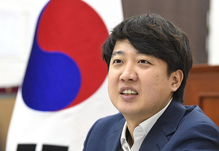 이준석 국민의힘 대표가 지난 9일 교도통신과의 인터뷰에서 한일 현안 등에 대한 의견을 밝히고 있다. [이미지출처=연합뉴스]