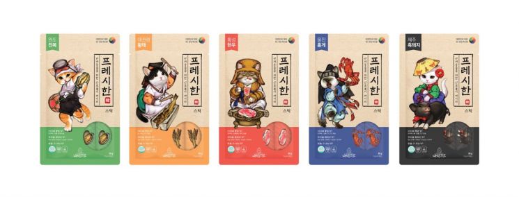 애경산업 '휘슬 프레시안 스틱', 멍이 입맛 만족시킬 '전국 팔도 간식'