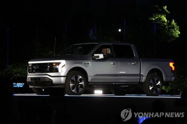 미국 포드 자동차가 공개한 첫번째 전기 픽업트럭 'F-150 라이트닝' / 사진=연합뉴스