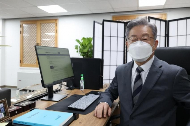 "갤주 이재명 인사드립니다"…'디씨 인증' 이재명, 청년층 지지 호소