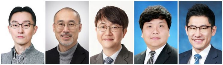 2021 '애뉴얼 포럼'에 참석하는 김지훈 서울대 교수(왼쪽부터), 안지훈 고려대 교수, 이장식 포스텍 교수, 황성주 카이스트 교수, 박정원 서울대 교수[사진제공=삼성전자]