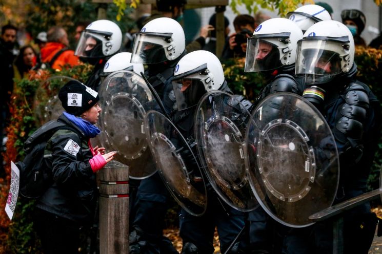 유럽 봉쇄조치 반대 시위 벨기에까지 번져…3만5000명 길거리로