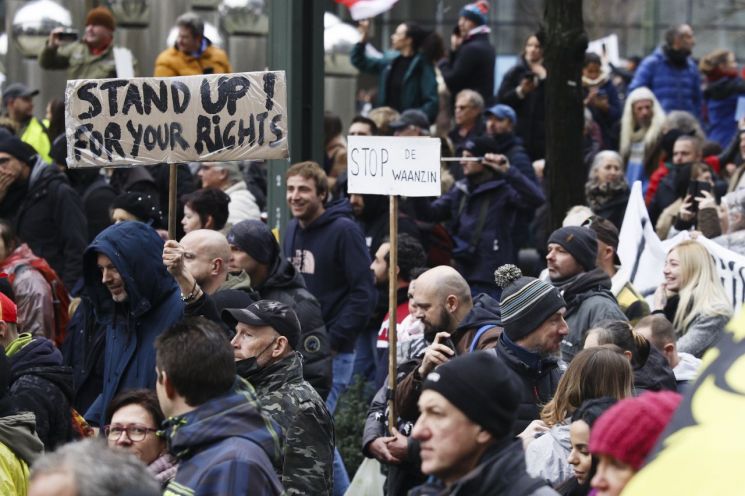 유럽 봉쇄조치 반대 시위 벨기에까지 번져…3만5000명 길거리로