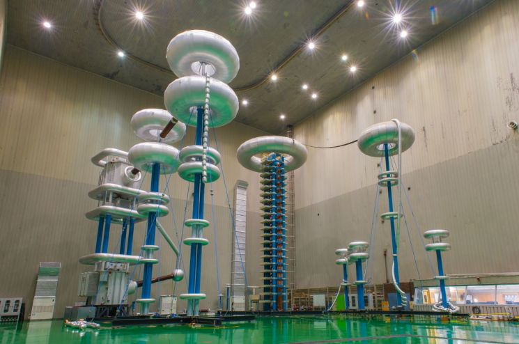 한국전기연구원 초고압 직류송전(HVDC) 시험인증설비.