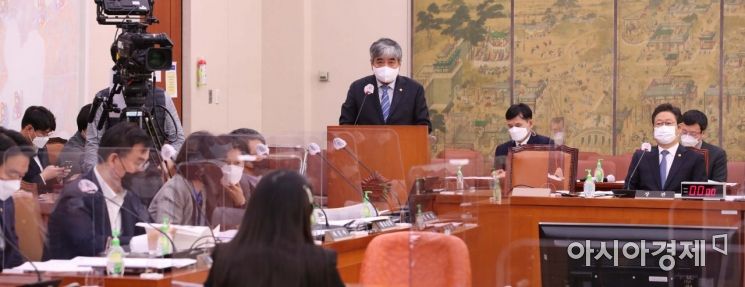 한상혁 방송통신위원장이 작년 11월 25일 국회에서 열린 언론미디어 제도개선 특별위원회 회의에 참석, 업무보고를 하고 있다./윤동주 기자 doso7@