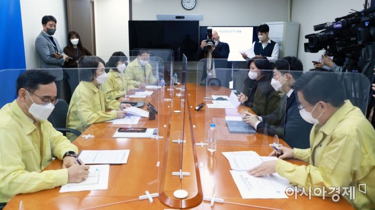 소아·청소년 접종 '권고'로 선회…유은혜 "백신접종 동참 당부"(종합)