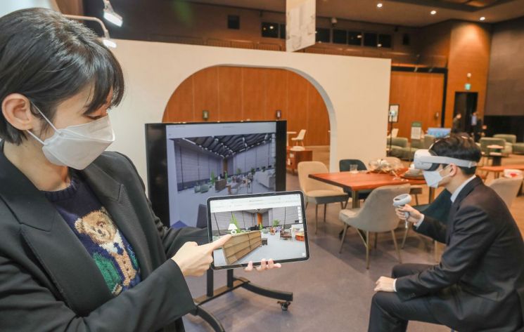 [포토] "백화점에서 '맞춤형 가상 인테리어 서비스' 체험해 보세요"