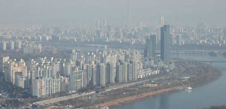 서울 집값 상승률 6개월만에 0%대로… 매매가 하락 전망 상승 앞질러