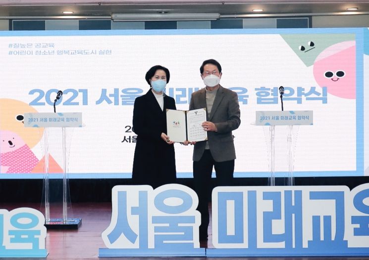 [포토] 서초구, 사랑의 크리스마스 트리 점등...노현송 강서구청장 ‘Save Afghan Women’ 챌린지 동참