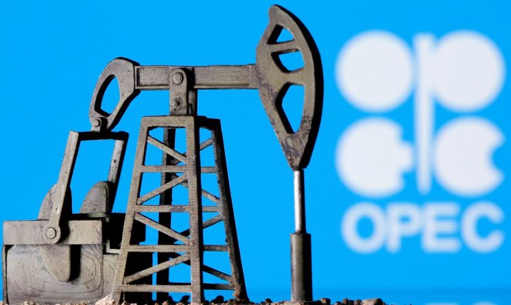 OPEC+ "기존 40만배럴 증산량 유지"...국제유가 반등   