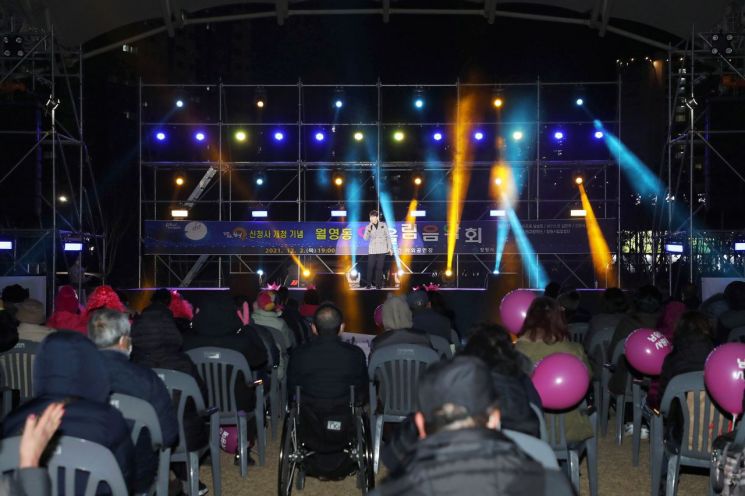 지난 2일 창원시 마산합포구 서항지구 친수공간에서 '시민 어울림 음악회'가 열렸다.[이미지출처=창원시]