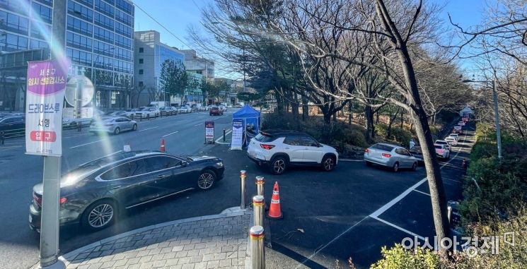 [포토]끝없이 이어지는 선별진료소 차량행렬