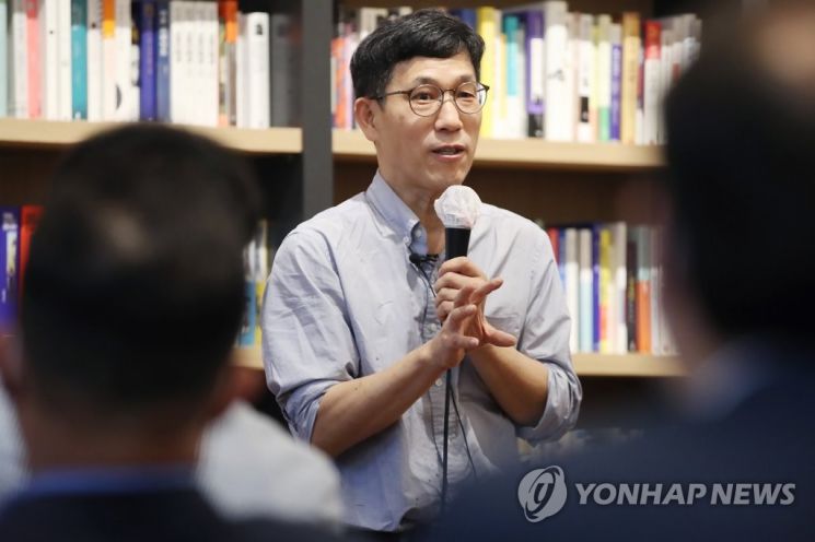 진중권, 조동연 사퇴에 "박정희는 '허리 아래 일' 문제 삼지 않았다"