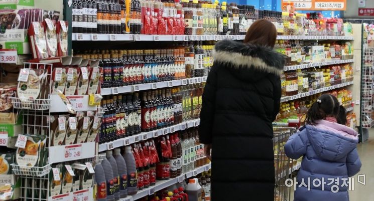 맥심·스타벅스 커피값 오르고 … 햄버거·딸기도 비싸졌다