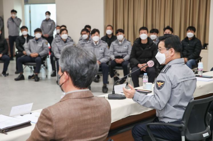 경찰 '신변보호' 시스템 전면 개선 검토…흉기 소지자 대상 '장봉' 사용도 논의