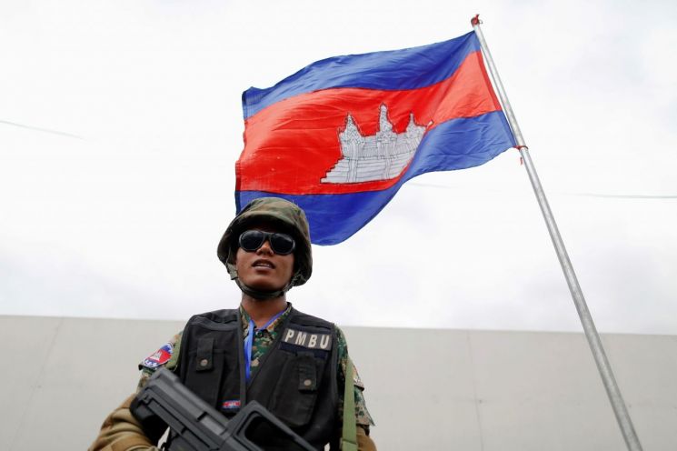 美, 캄보디아에 무기 금수조치 발표..."中 군사적 영향권 확대 우려" 