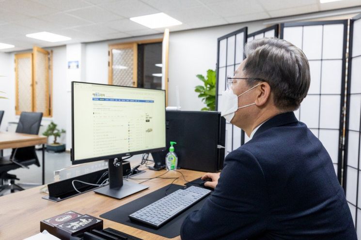 '펨코' 등판한 이재명 "여기선 비호감 같아 조심스러워…종종 오겠다"