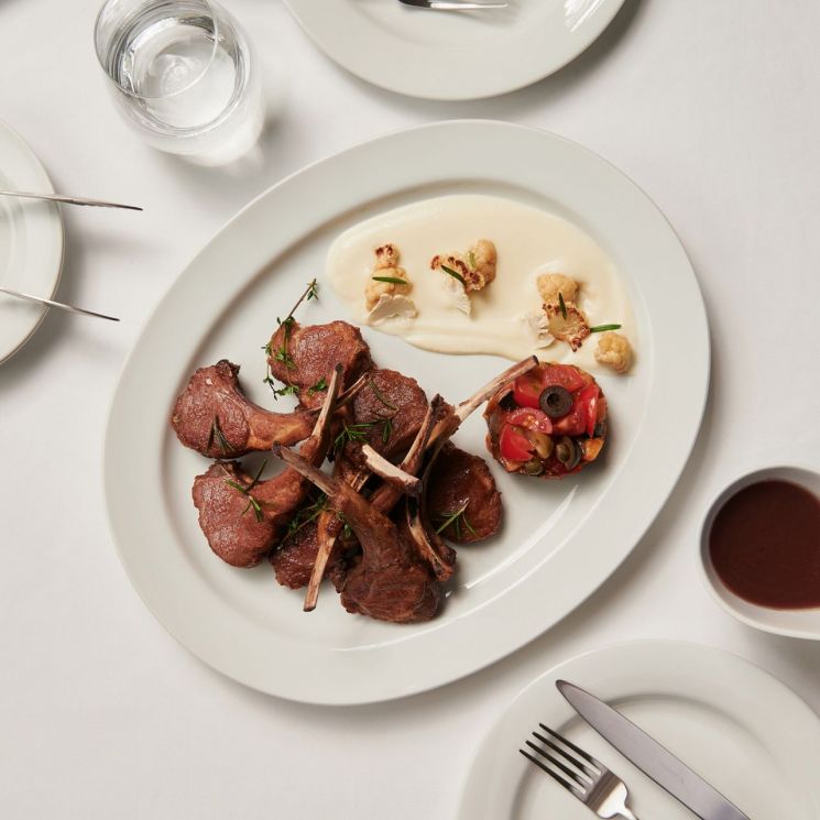 "띵동 소리에 문 여니 호텔이 내 손으로 왔다"