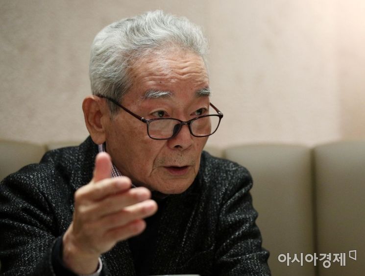진념 전 부총리기 아시아경제와 신년인터뷰를 하고 있다. /김현민 기자 kimhyun81@