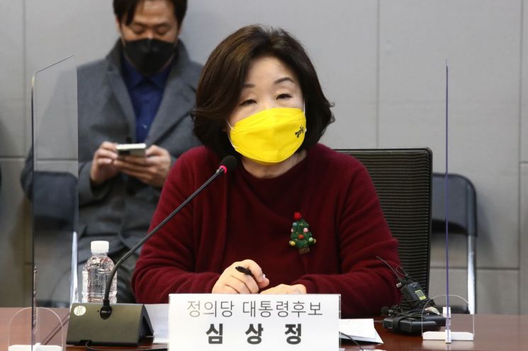 심상정 정의당 대선 후보가 13일 오전 국회 의원회관에서 열린 스타트업 미래의숲 1차포럼 '위기의 대학, 공유경제를 만나다'에서 인사말을 하고 있다. [이미지출처=연합뉴스]