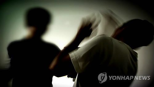층간 소음 문제로 다툰 70대 부부를 둔기로 폭행해 남편을 숨지게 한 20대 남성이 구속됐다. 사진은 기사 중 특정 표현과 관계 없음 / 사진=연합뉴스