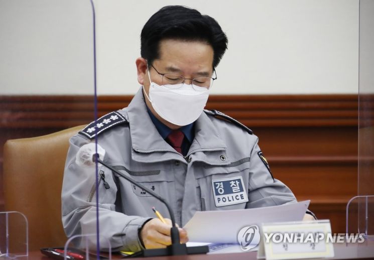 김창룡 경찰청장은 13일 기자간담회에서 "현행 법제도로는 경찰이 가해자를 사건 발생 초기에 실효적으로 조치할 수 있는 수단이 제한돼 있다"며 한계를 시인했다. / 사진=연합뉴스