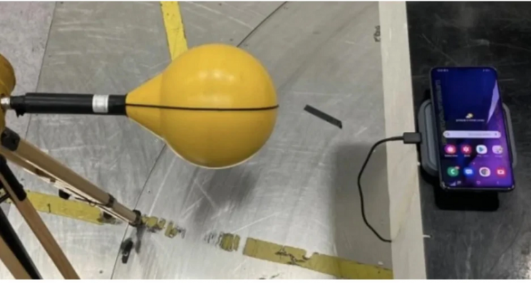 삼성 '갤럭시S22' 25W 무선충전 지원될까?