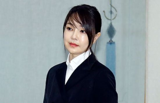 '허위경력·쥴리' 의혹에 인터뷰 진행한 김건희…기자에게 한 말