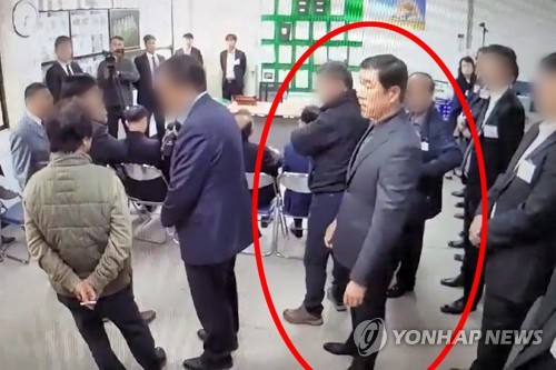 "1억만 받아"vs"더 줬다" 붕괴참사 브로커 재판 공방