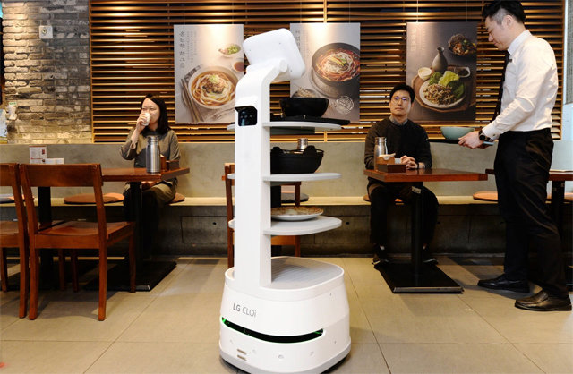 삼성도 '삼성봇' 만들까…로봇에 빠진 테크 기업들 [임주형의 테크토크]