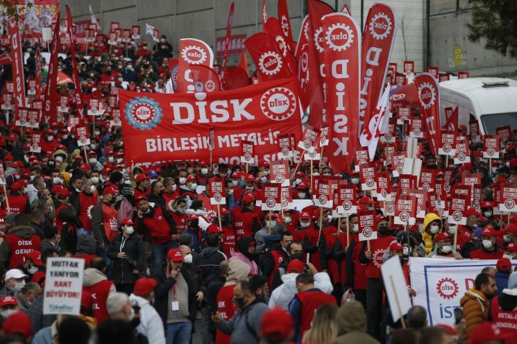 터키 기준금리 또 인하… 리라화 가치 사상 최저치