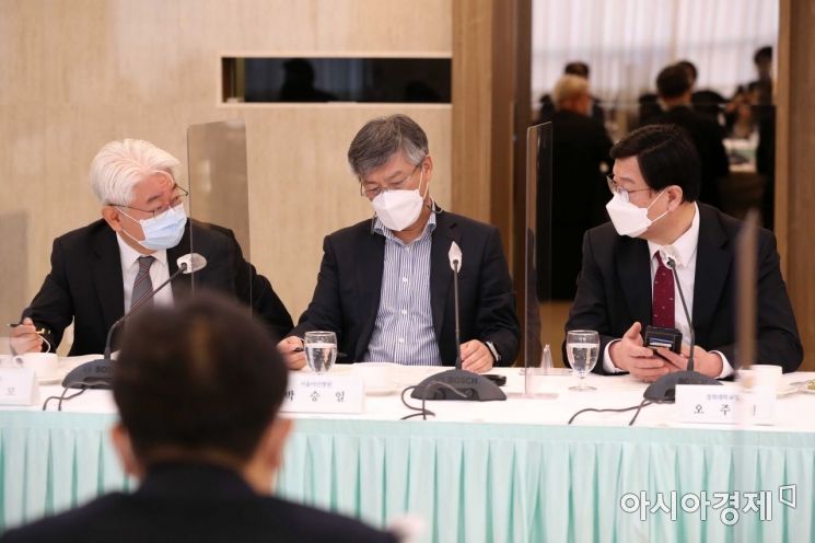 [포토]심각한 표정의 병원장들 