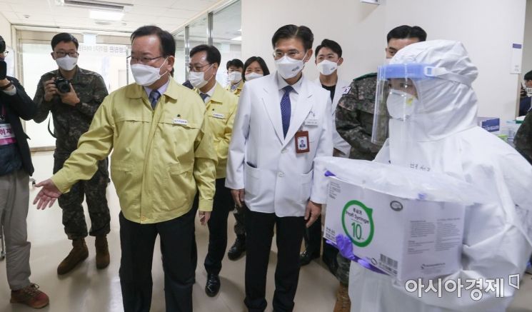 [포토] 국군수도병원 찾은 김부겸 총리