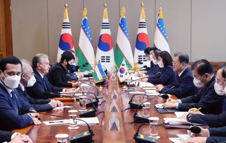 文대통령 "韓-우즈벡 무역협정 조속한 타결 기대" (종합)