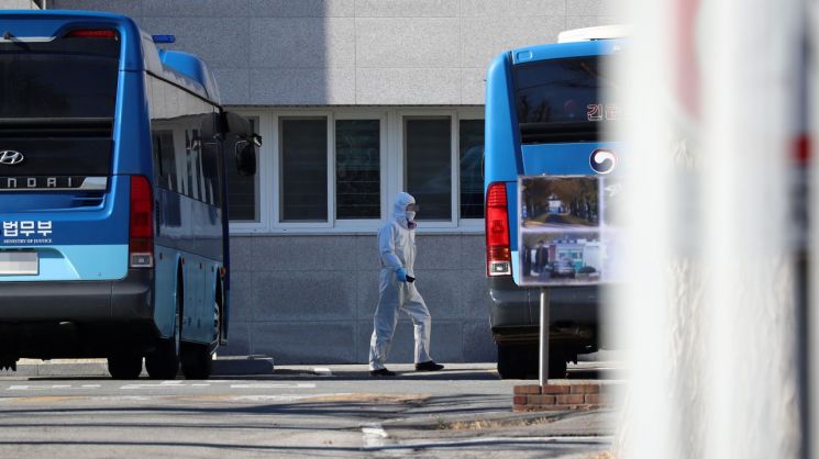 홍성교도소 외 교정시설 12곳 전수검사서 확진자 17명 나와